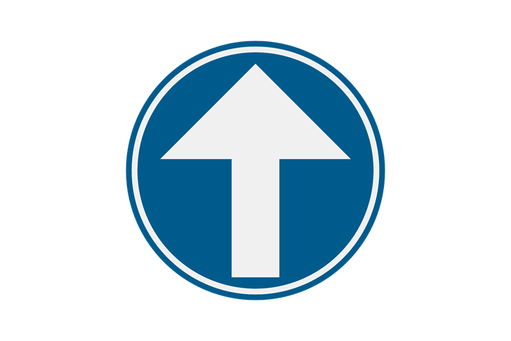 Rond blauw bord met een witte pijl: je moet de richting van de pijl volgen