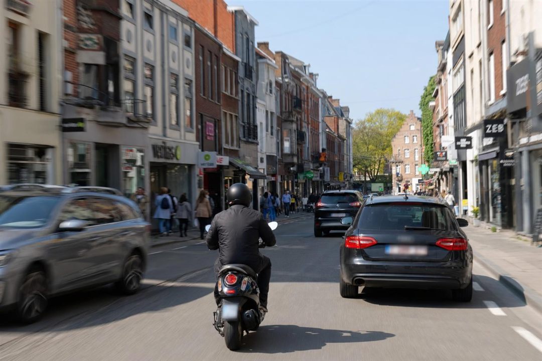 Bromfiets klasse B op de rijbaan