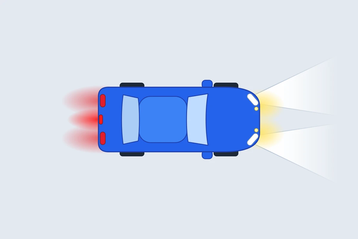 Een blauwe auto van boven: witte en gele lichten vooraan, rode lichten achteraan.