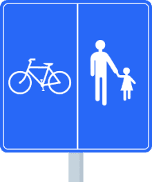 Blauw vierkant bord met een witte lijn: fietsers aan de ene kant, voetgangers aan de andere